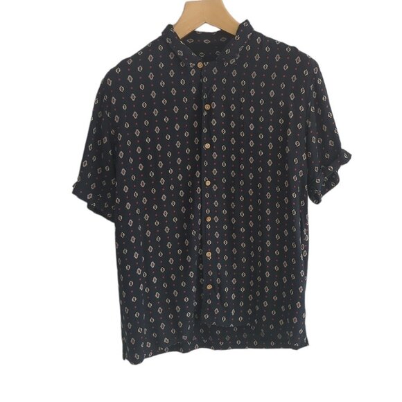 Soulstar Short Sleeve Button Down Shirt - Picture 1 of 3